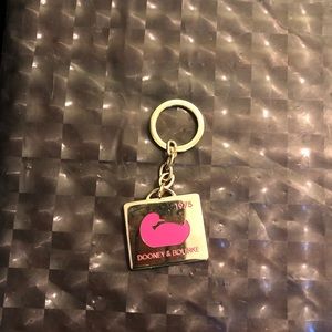 Dooney & Bourke let chain